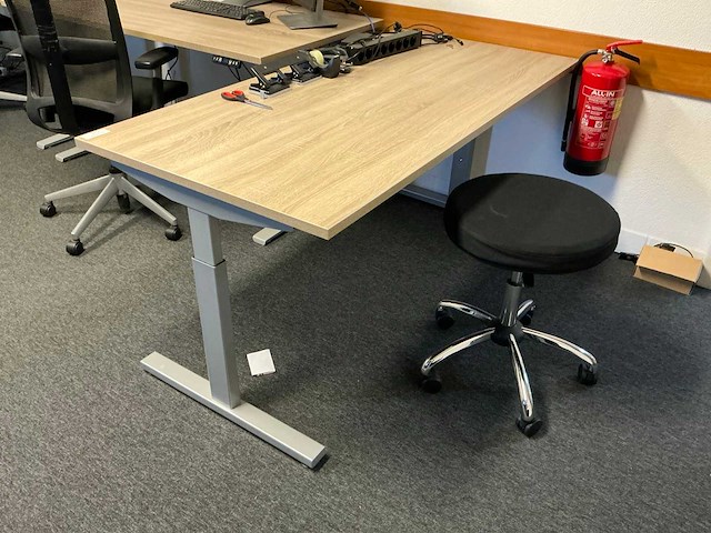 Bureau - afbeelding 1 van  3