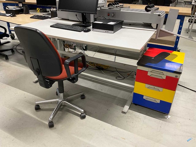 Bureau - afbeelding 1 van  7