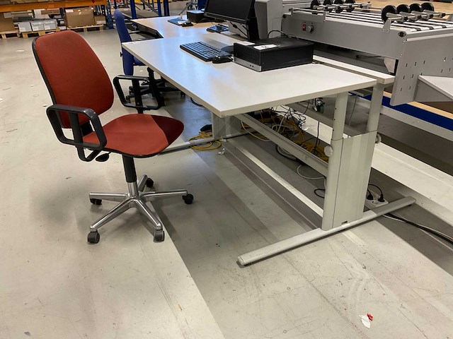 Bureau - afbeelding 3 van  7