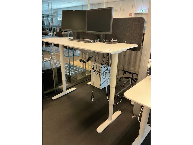Bureau - afbeelding 7 van  8