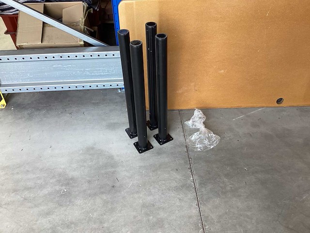 Bureaublad mdf 30 mm, met hoek, 4 metalen poten - afbeelding 2 van  3