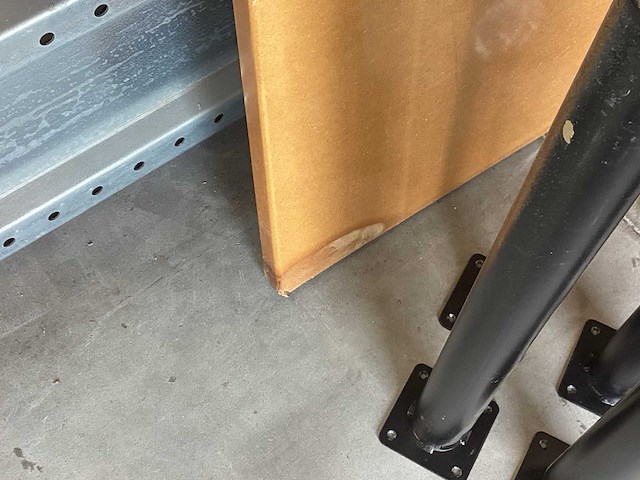 Bureaublad mdf 30 mm, met hoek, 4 metalen poten - afbeelding 3 van  3