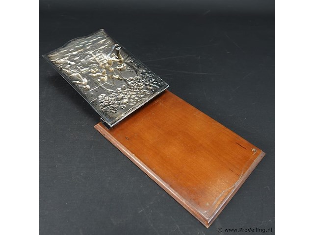 Bureauklapper met versierde verzilverde bovenklep - afbeelding 3 van  5