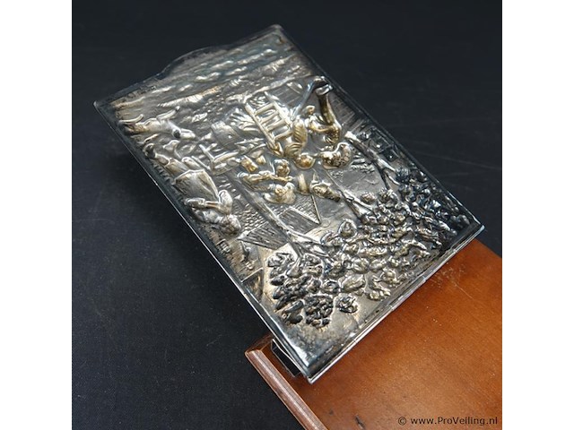 Bureauklapper met versierde verzilverde bovenklep - afbeelding 4 van  5