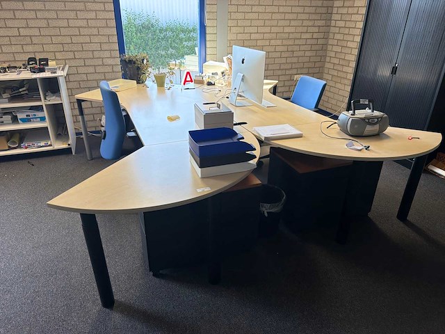 Bureauopstelling met bureaustoel (2x) - afbeelding 1 van  4