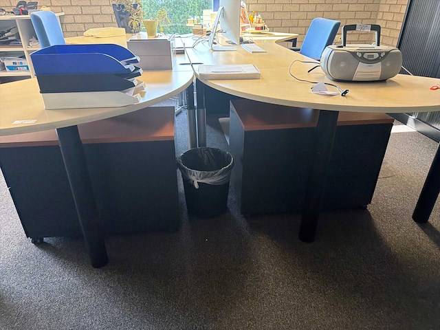 Bureauopstelling met bureaustoel (2x) - afbeelding 3 van  4
