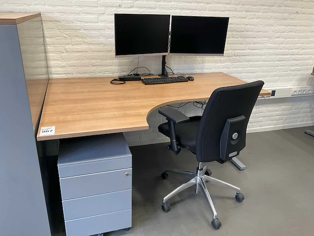 Bureauopstelling met ict - afbeelding 3 van  6