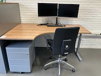 Bureauopstelling met ict - afbeelding 6 van  6