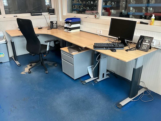Bureauopstelling - afbeelding 1 van  5