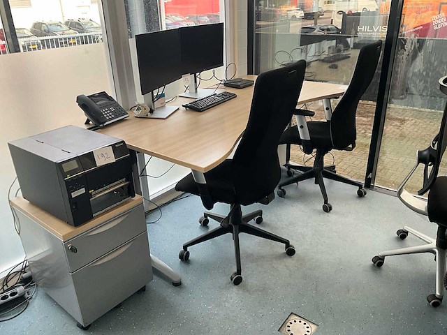 Bureauopstelling - afbeelding 1 van  6