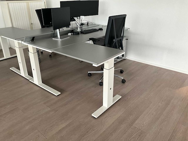 Bureauopstelling - afbeelding 1 van  7