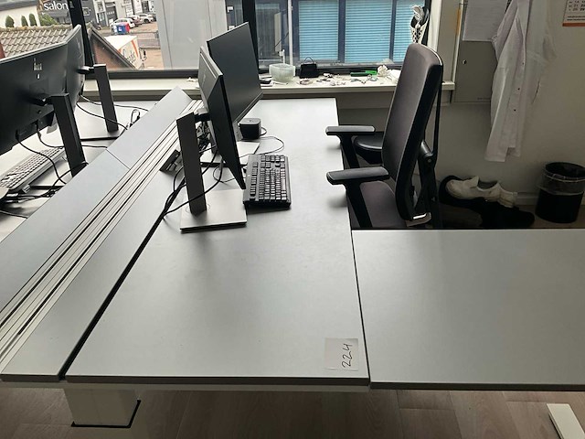 Bureauopstelling - afbeelding 4 van  10