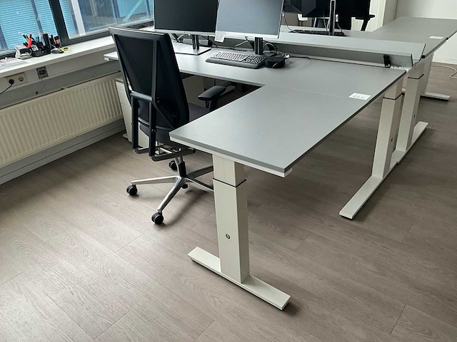 Bureauopstelling - afbeelding 1 van  7