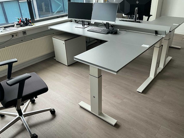 Bureauopstelling - afbeelding 2 van  7