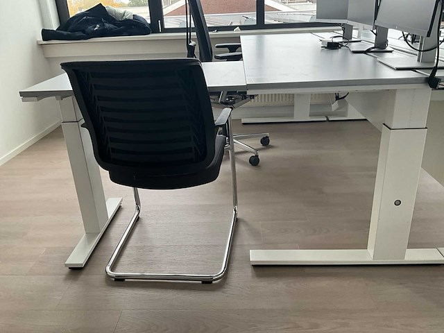 Bureauopstelling - afbeelding 3 van  7