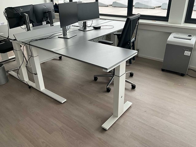 Bureauopstelling - afbeelding 1 van  7