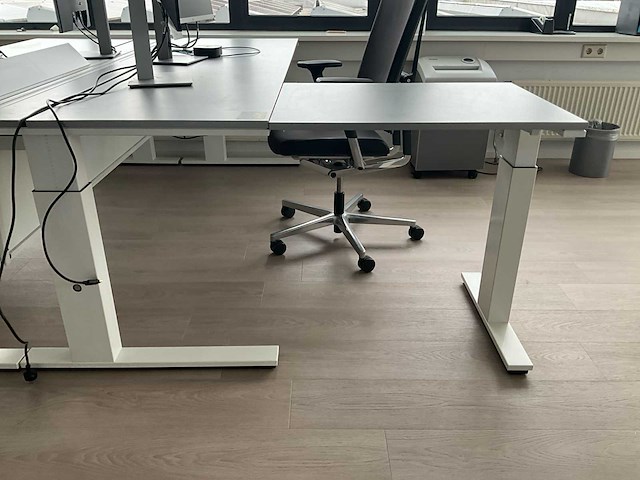 Bureauopstelling - afbeelding 3 van  7