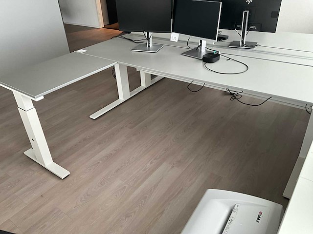 Bureauopstelling - afbeelding 4 van  7