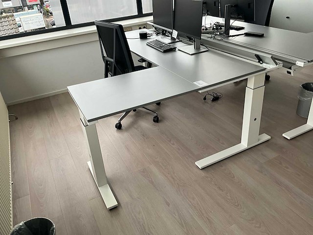 Bureauopstelling - afbeelding 1 van  6