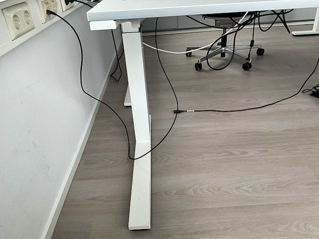 Bureauopstelling - afbeelding 4 van  6