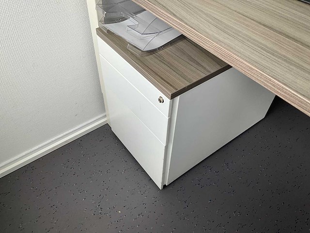 Bureauopstelling - afbeelding 4 van  5