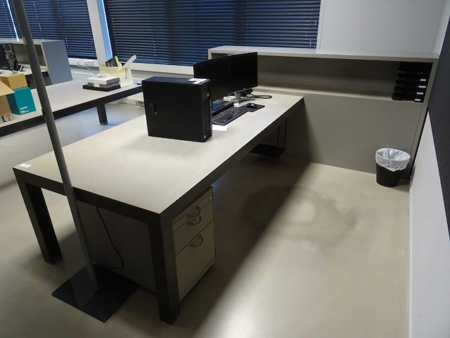 Bureauopstelling - afbeelding 1 van  7