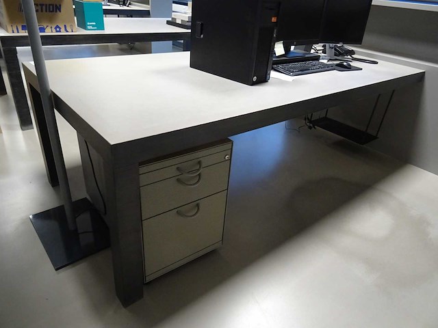 Bureauopstelling - afbeelding 2 van  7