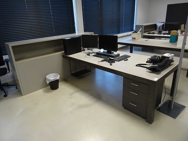 Bureauopstelling - afbeelding 1 van  6