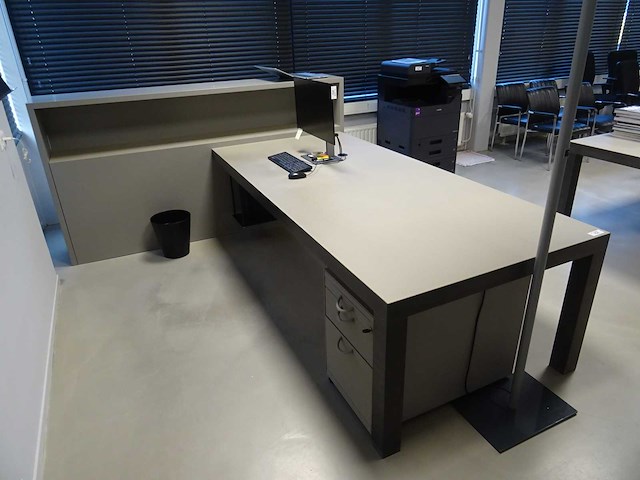 Bureauopstelling - afbeelding 1 van  5