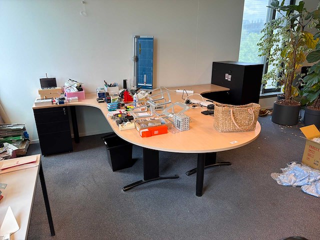 Bureauopstelling - afbeelding 1 van  4