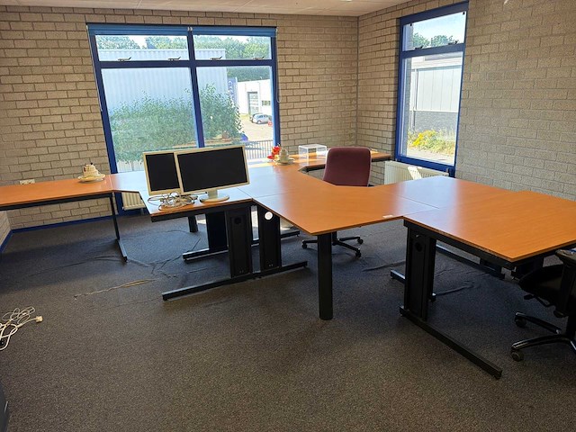 Bureauopstelling - afbeelding 1 van  4