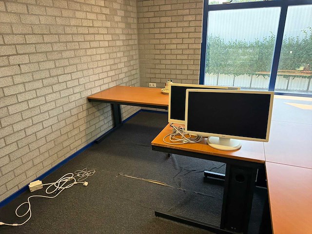 Bureauopstelling - afbeelding 4 van  4