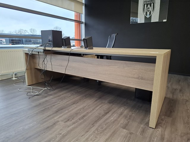 Bureauopstelling - afbeelding 10 van  11