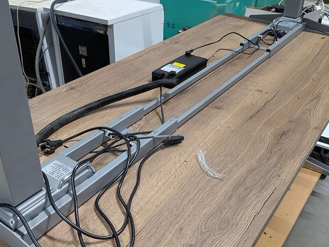 Bureau's, archiefkast en ladeblokken - afbeelding 9 van  10