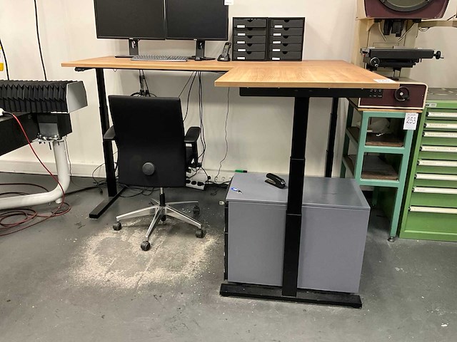 Bureaus en bureaustoelen - afbeelding 3 van  10