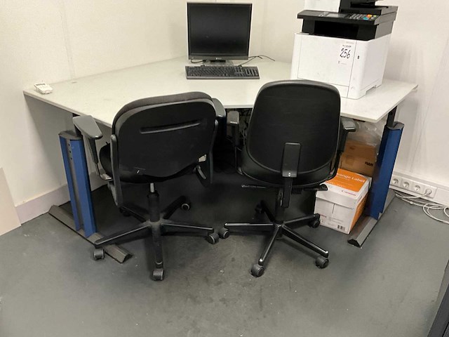 Bureaus en bureaustoelen - afbeelding 7 van  10