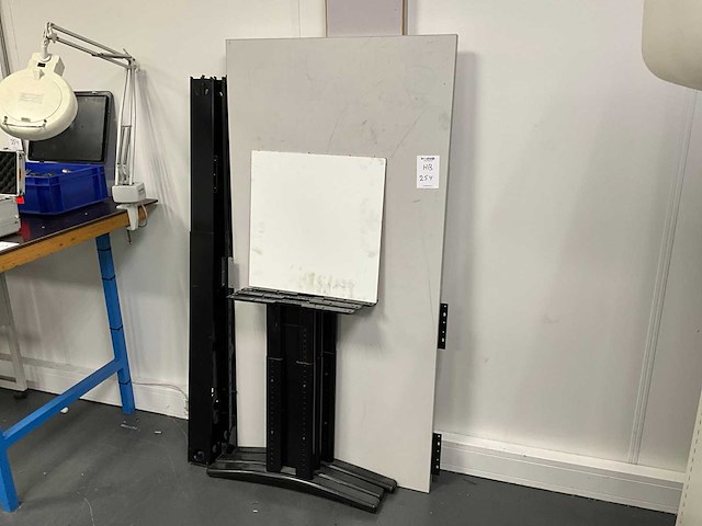 Bureaus en bureaustoelen - afbeelding 9 van  10