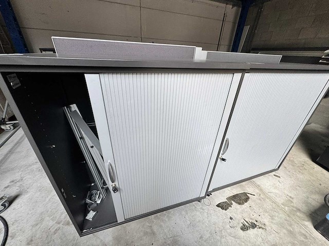 Bureaus en kasten (15x) - afbeelding 2 van  26