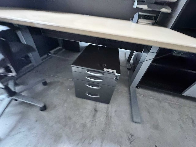 Bureaus en kasten (15x) - afbeelding 6 van  26