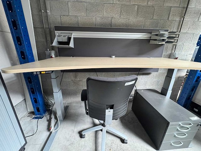 Bureaus en kasten (15x) - afbeelding 16 van  26