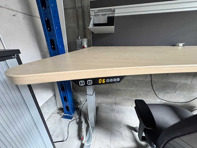 Bureaus en kasten (15x) - afbeelding 17 van  26