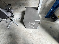 Bureaus en kasten (15x) - afbeelding 19 van  26