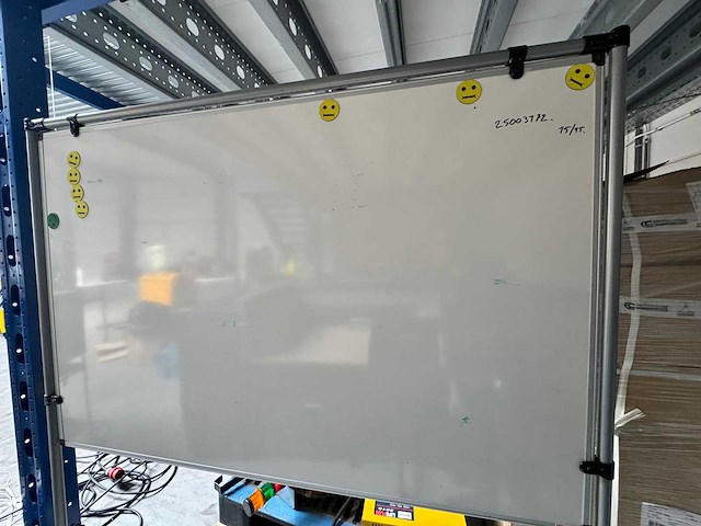 Bureaus en kasten (15x) - afbeelding 23 van  26
