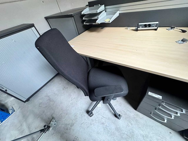 Bureaus en kasten (15x) - afbeelding 25 van  26