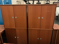 Bureaus met stoelen en kasten - afbeelding 4 van  8