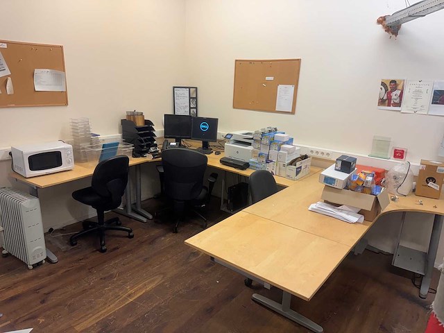 Bureaus met stoelen - afbeelding 1 van  4