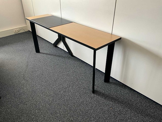 Bureaus, tafels en stoelen - afbeelding 5 van  12