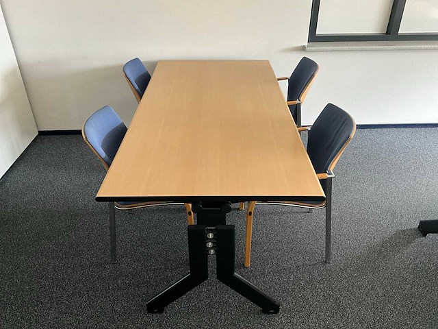 Bureaus, tafels en stoelen - afbeelding 6 van  12