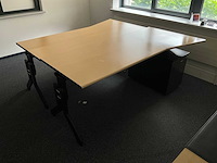 Bureaus, tafels en stoelen - afbeelding 7 van  12