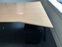 Bureaus, tafels en stoelen - afbeelding 8 van  12